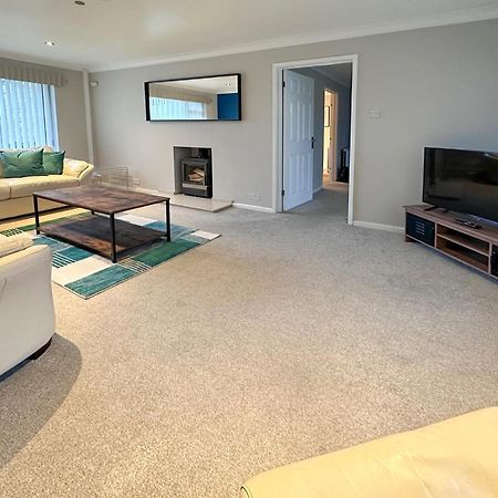 Blunsdon Lodge - Spacious Bungalow, High Speed Wi-Fi, Free Private Parking, Garden Swindon Esterno foto