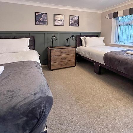 Blunsdon Lodge - Spacious Bungalow, High Speed Wi-Fi, Free Private Parking, Garden Swindon Esterno foto