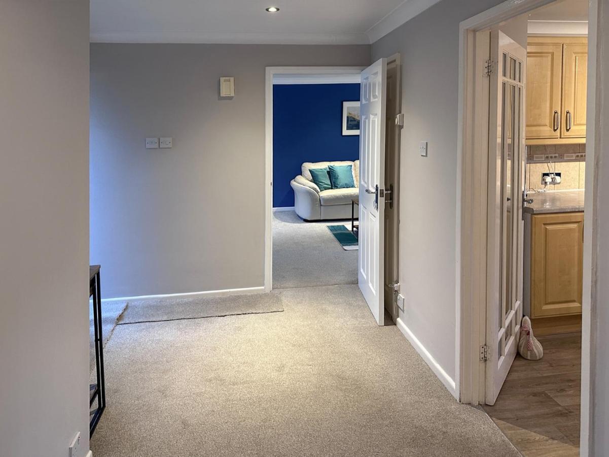 Blunsdon Lodge - Spacious Bungalow, High Speed Wi-Fi, Free Private Parking, Garden Swindon Esterno foto