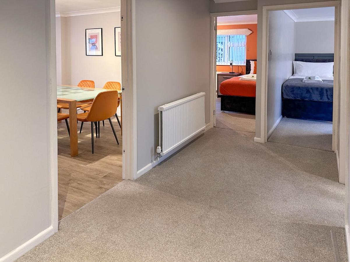 Blunsdon Lodge - Spacious Bungalow, High Speed Wi-Fi, Free Private Parking, Garden Swindon Esterno foto