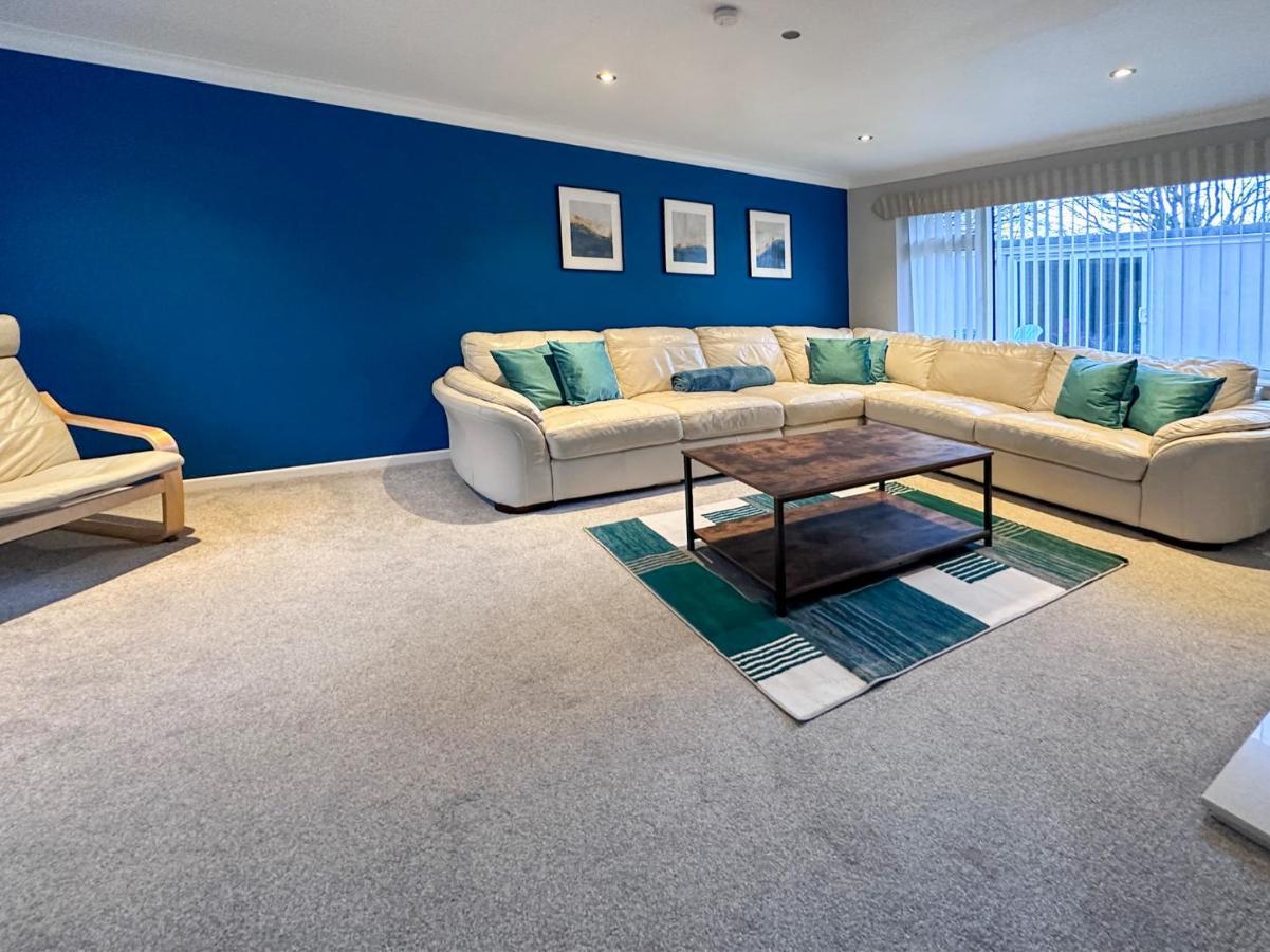 Blunsdon Lodge - Spacious Bungalow, High Speed Wi-Fi, Free Private Parking, Garden Swindon Esterno foto