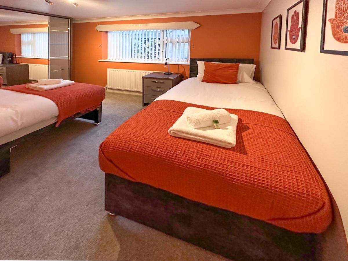 Blunsdon Lodge - Spacious Bungalow, High Speed Wi-Fi, Free Private Parking, Garden Swindon Esterno foto