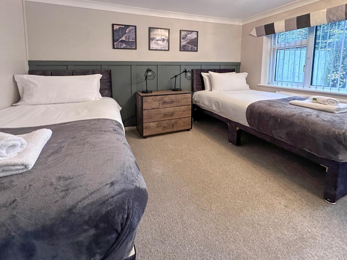 Blunsdon Lodge - Spacious Bungalow, High Speed Wi-Fi, Free Private Parking, Garden Swindon Esterno foto