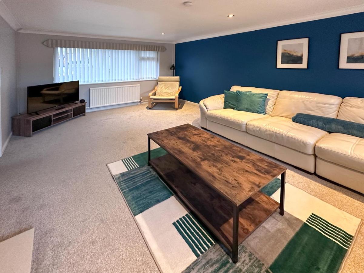 Blunsdon Lodge - Spacious Bungalow, High Speed Wi-Fi, Free Private Parking, Garden Swindon Esterno foto