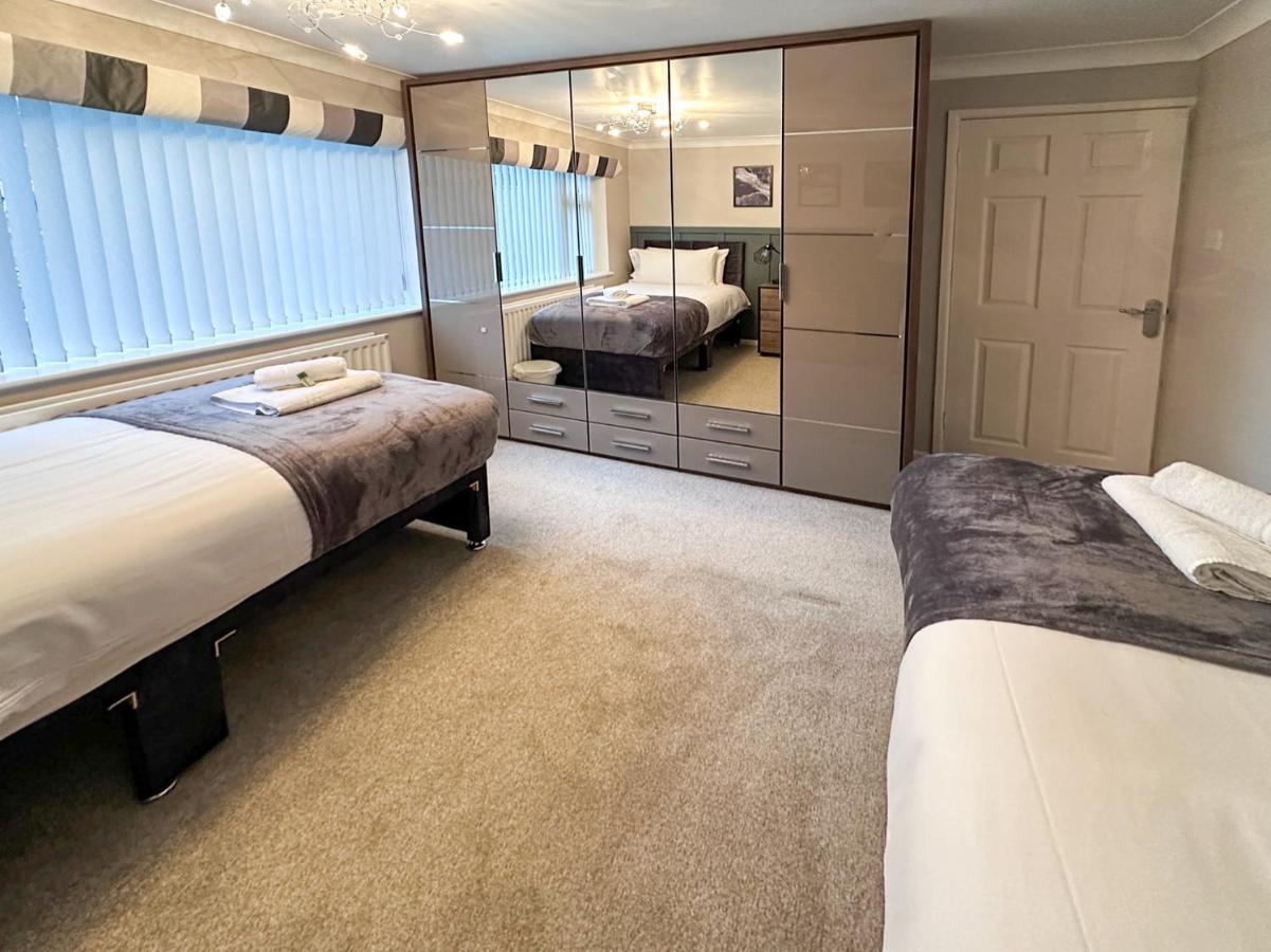Blunsdon Lodge - Spacious Bungalow, High Speed Wi-Fi, Free Private Parking, Garden Swindon Esterno foto