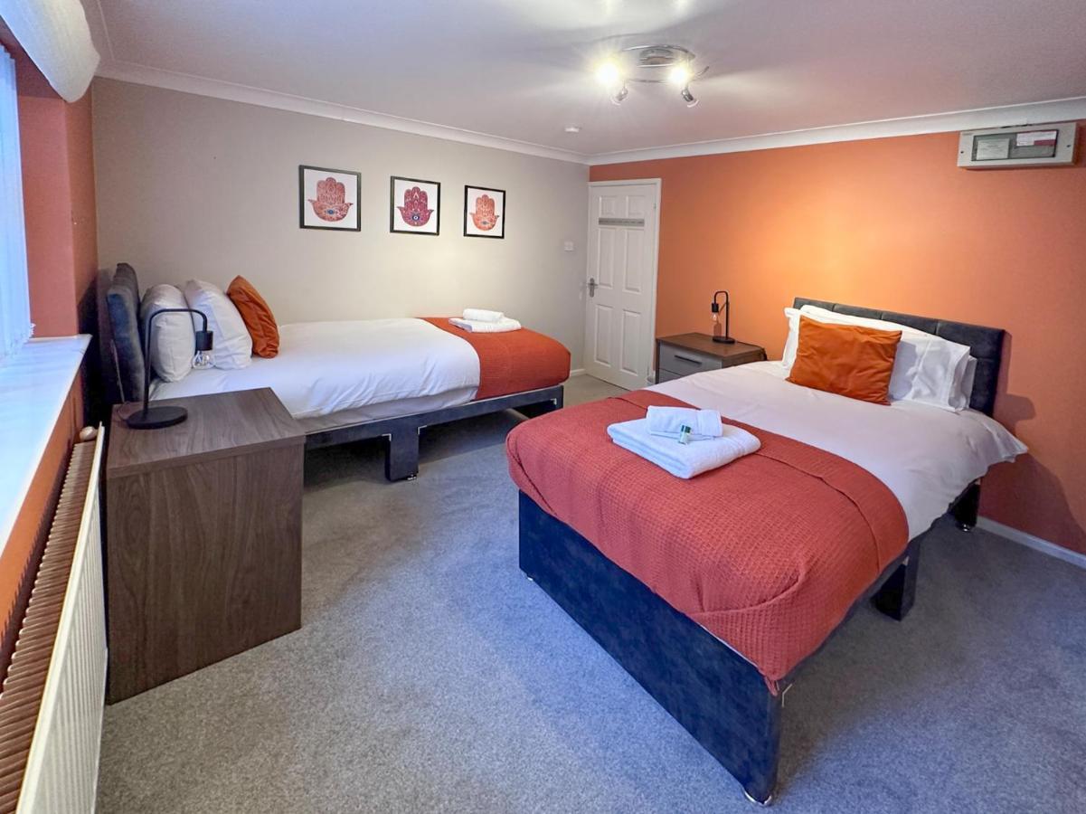 Blunsdon Lodge - Spacious Bungalow, High Speed Wi-Fi, Free Private Parking, Garden Swindon Esterno foto